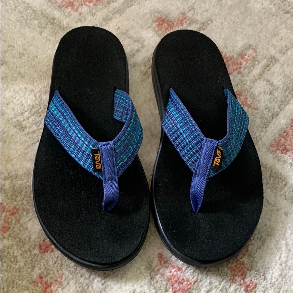 New Teva Voya flip flops, size 8